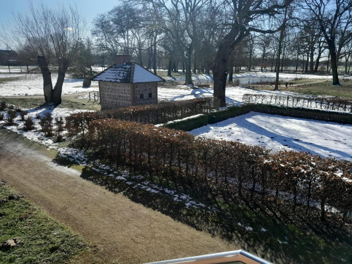 Отель Schloss Rothenklempenow Экстерьер фото